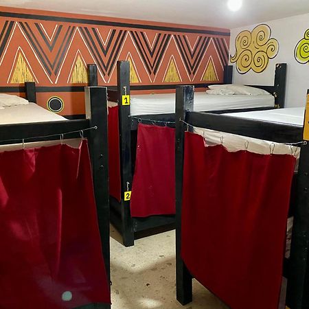 The Pelican Larry Hostel Cali Ngoại thất bức ảnh