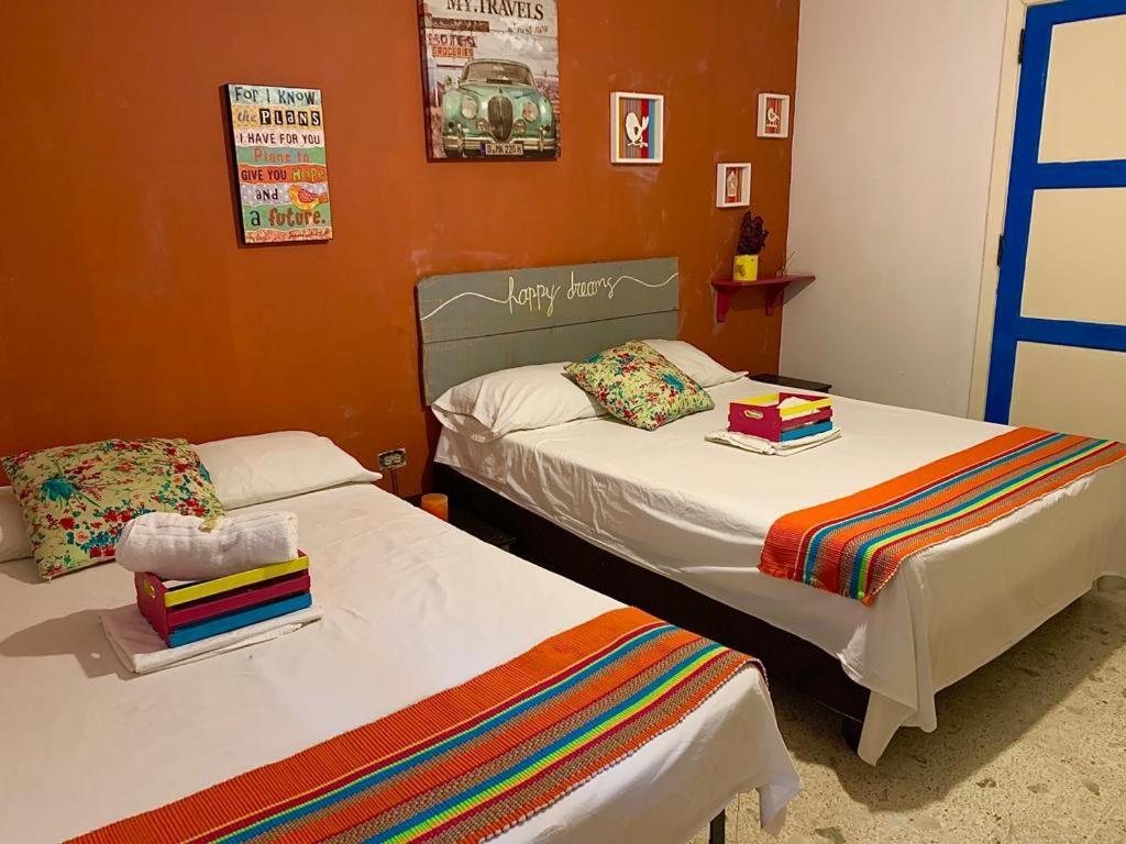 The Pelican Larry Hostel Cali Ngoại thất bức ảnh