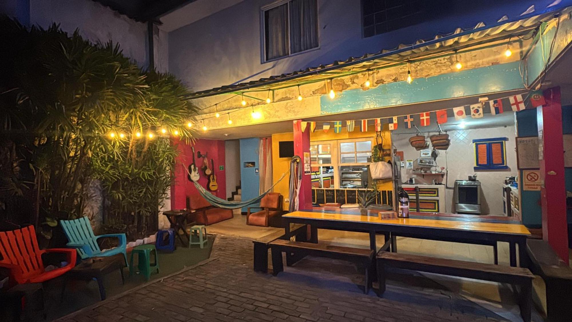 The Pelican Larry Hostel Cali Ngoại thất bức ảnh