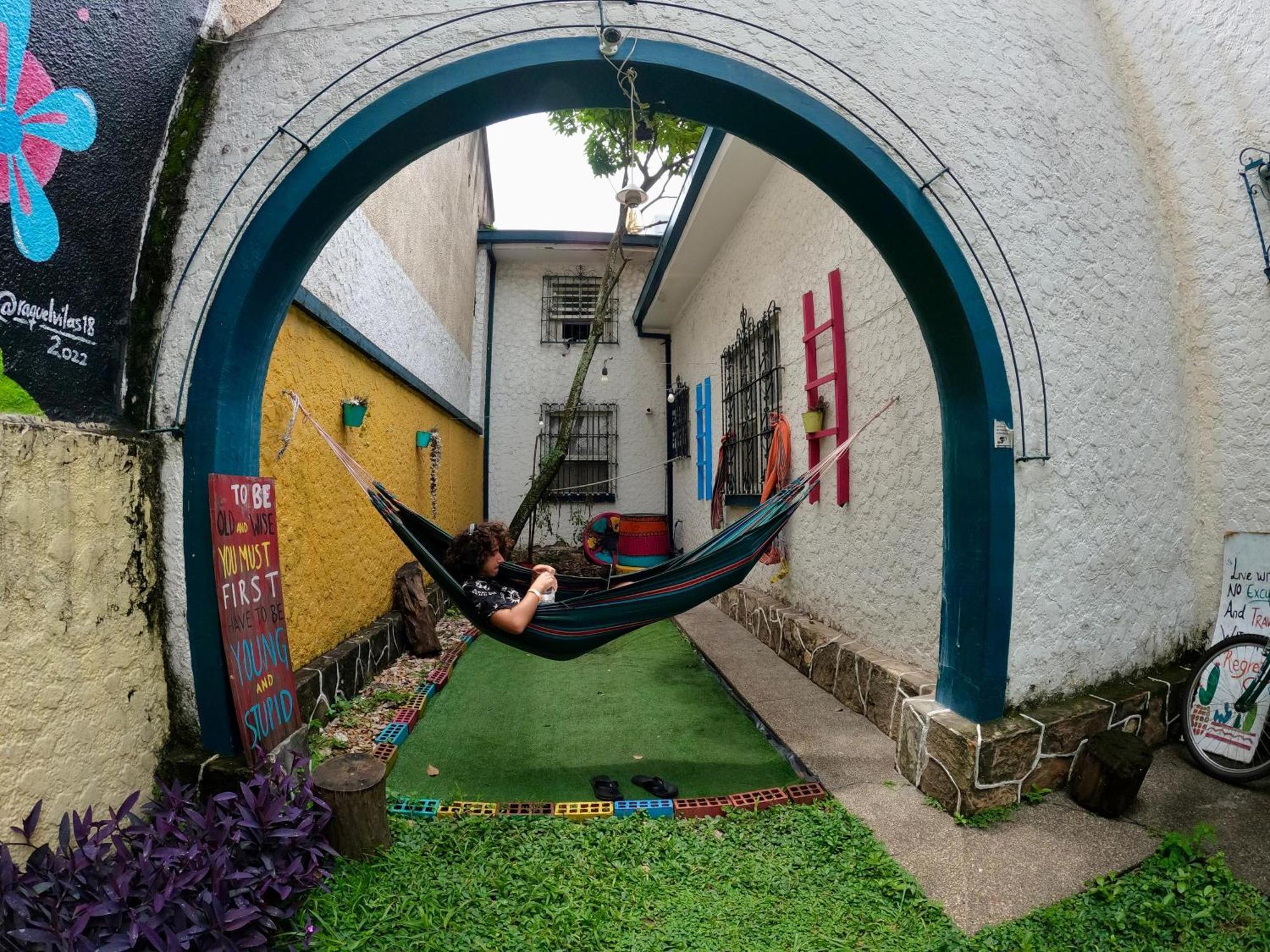 The Pelican Larry Hostel Cali Ngoại thất bức ảnh