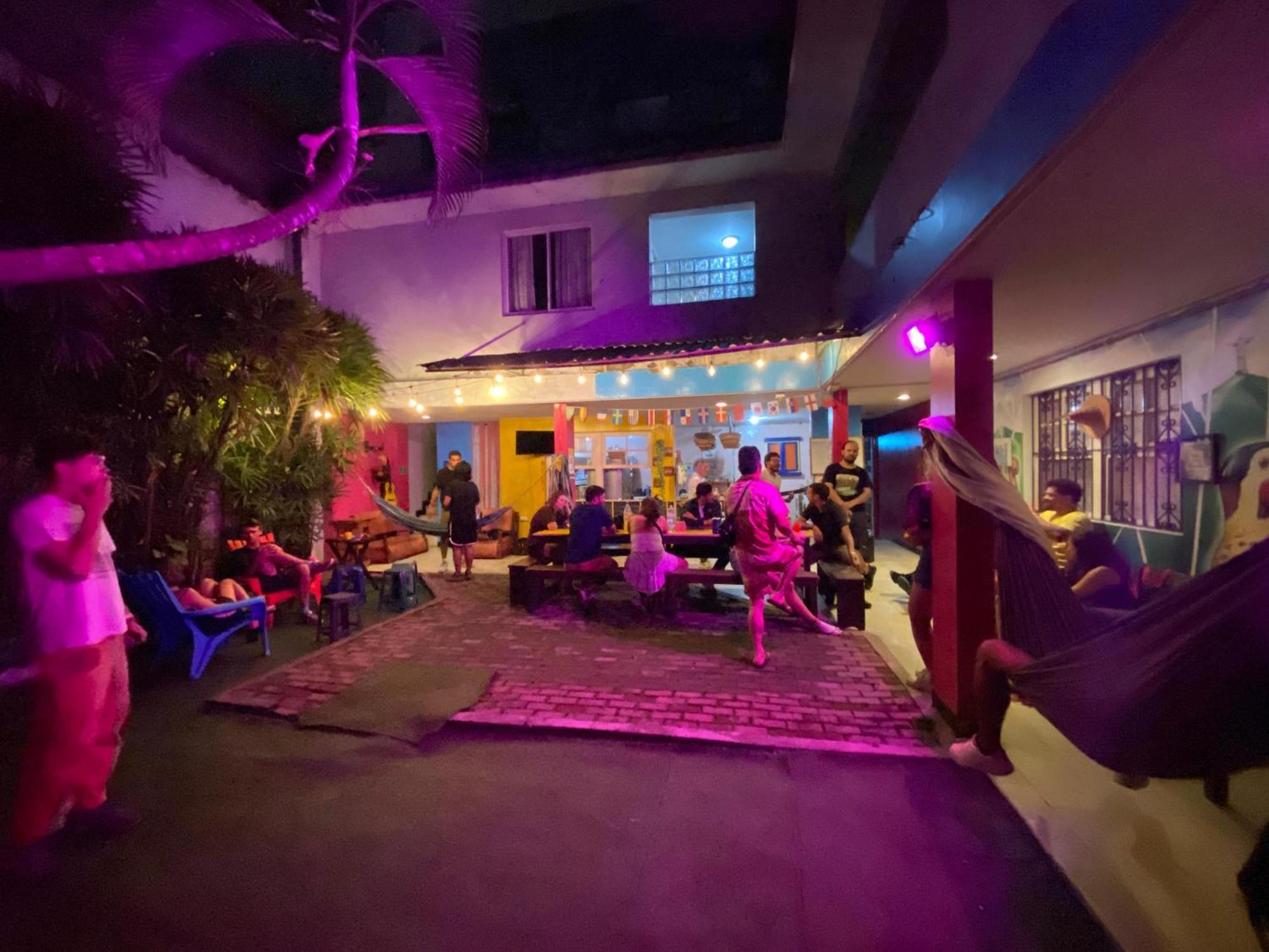 The Pelican Larry Hostel Cali Ngoại thất bức ảnh