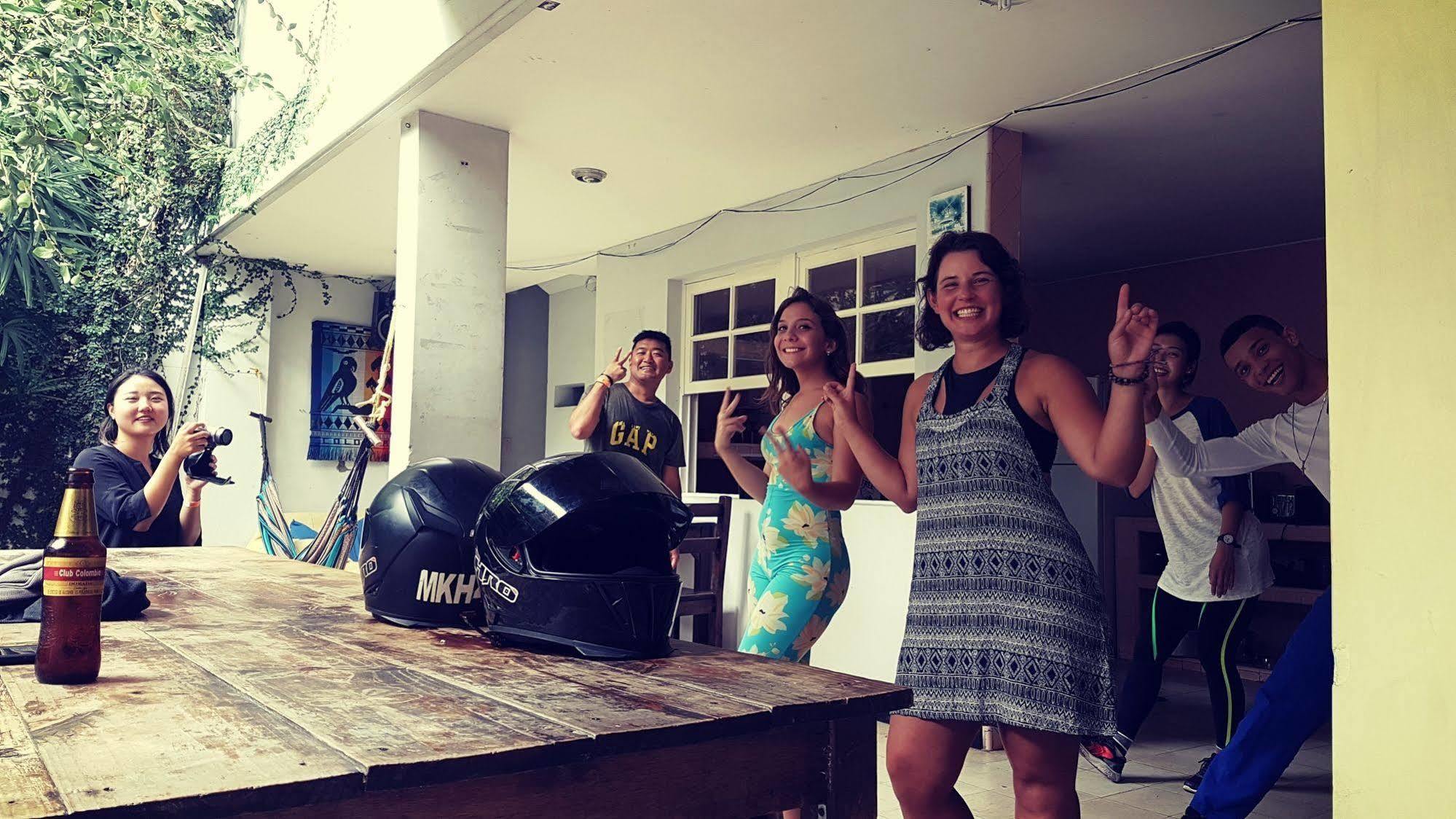 The Pelican Larry Hostel Cali Ngoại thất bức ảnh