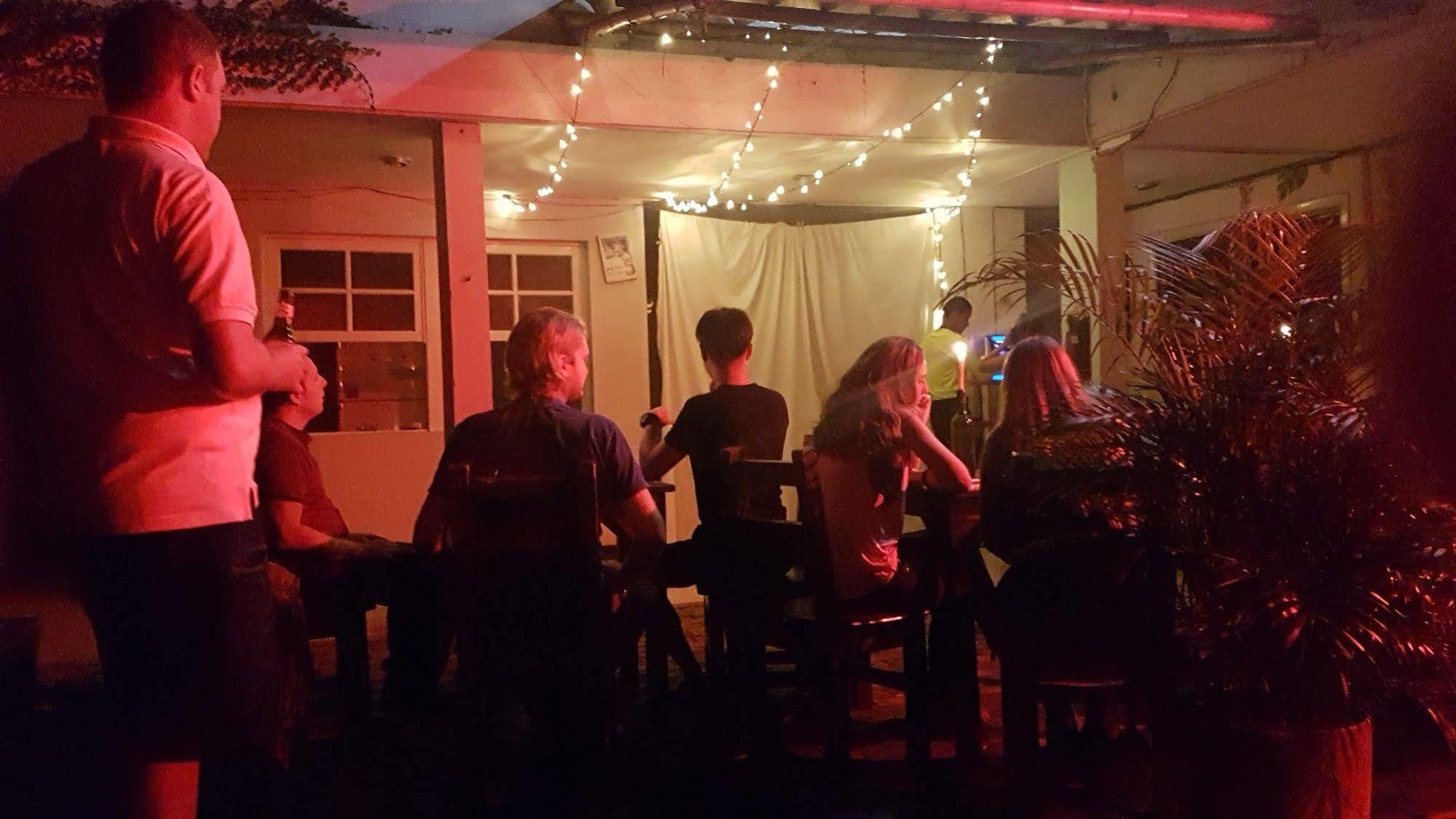 The Pelican Larry Hostel Cali Ngoại thất bức ảnh