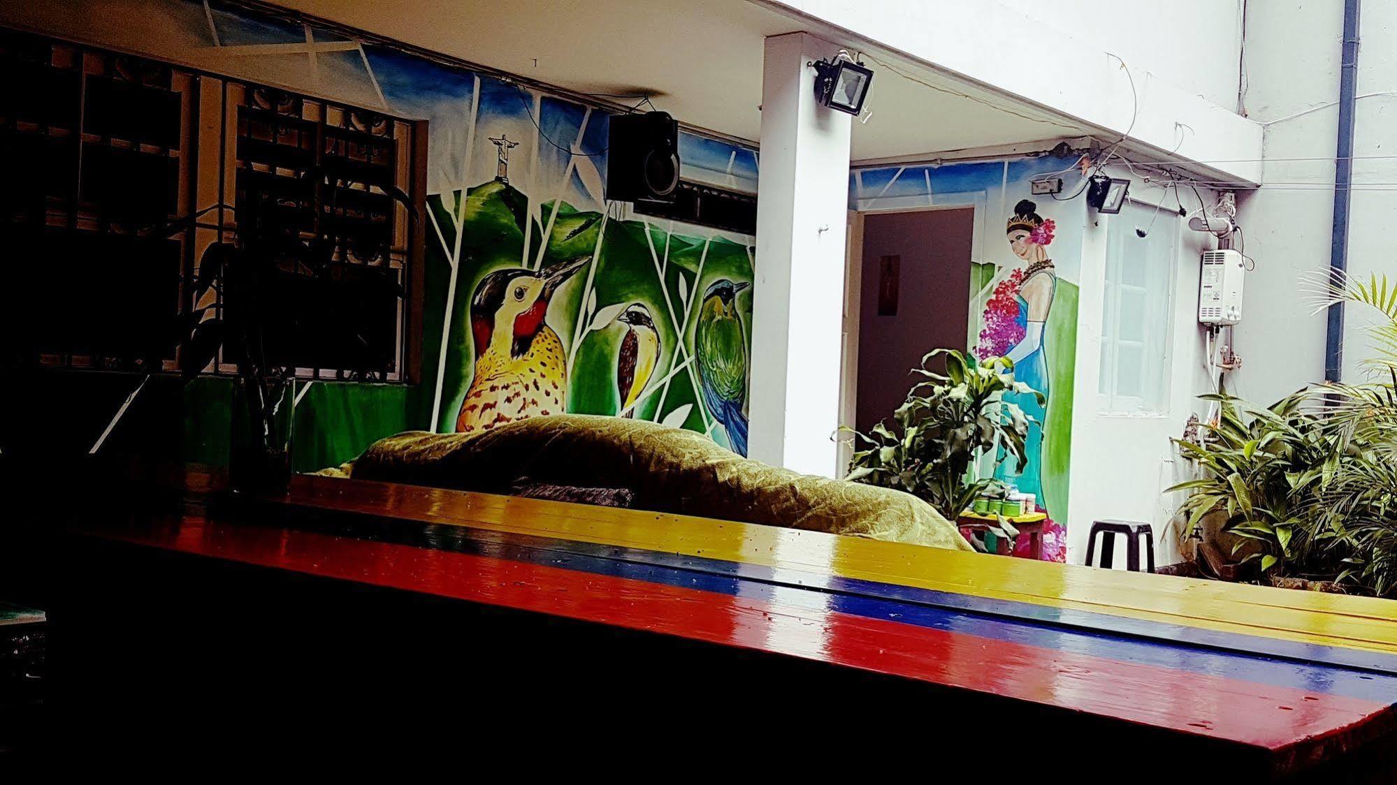 The Pelican Larry Hostel Cali Ngoại thất bức ảnh